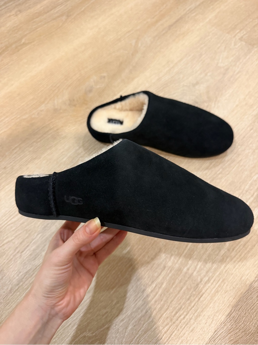 NWT UGG Elea Slip-On Women’s Size 11 Cream Shearling Clogs Mules